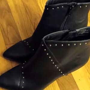 Women 2 in Black Boots